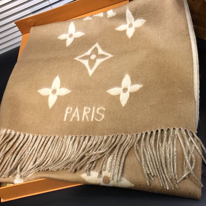 Louis Vuitton Scarf LV00042